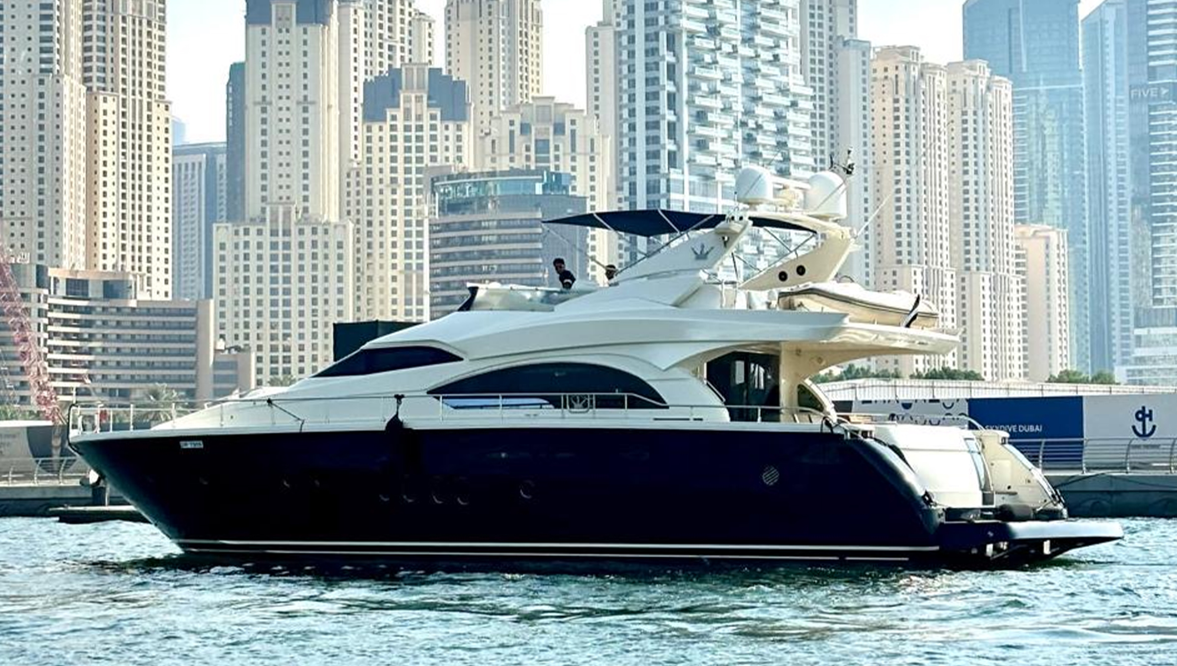 Cruiser yacht rental Dubai